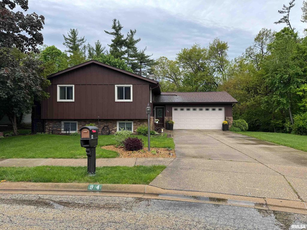 84 SPRUCE Street, Morton, IL 61550