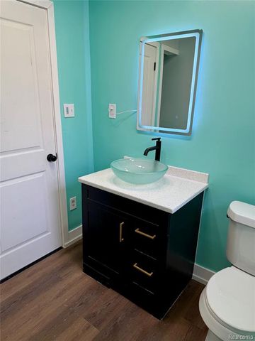 22442 W Chicago, Redford, MI 48239