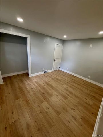 22442 W Chicago, Redford, MI 48239
