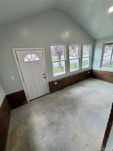 22442 W Chicago, Redford, MI 48239
