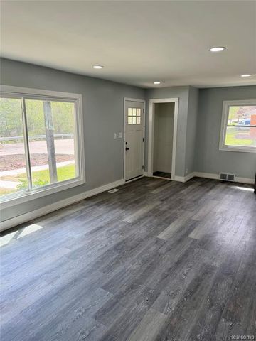 22442 W Chicago, Redford, MI 48239