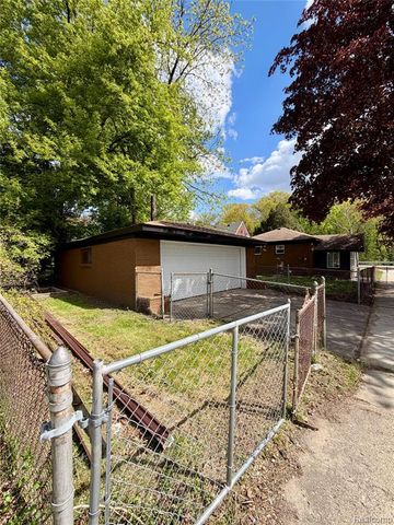 22442 W Chicago, Redford, MI 48239