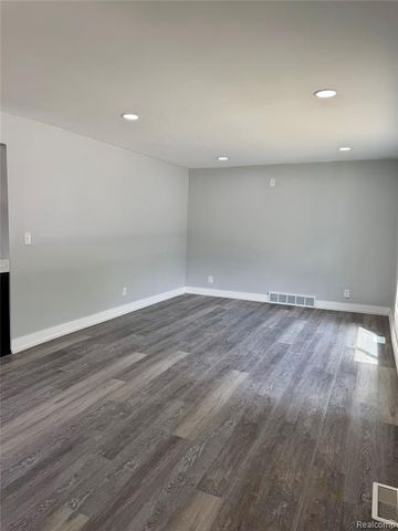 22442 W Chicago, Redford, MI 48239