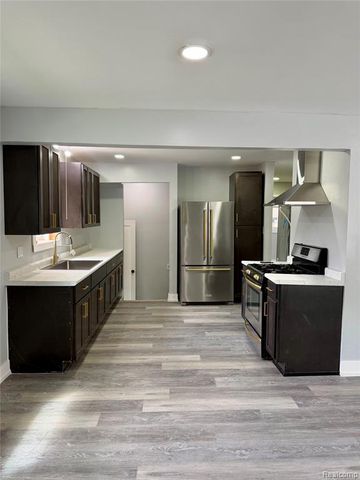 22442 W Chicago, Redford, MI 48239