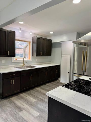 22442 W Chicago, Redford, MI 48239