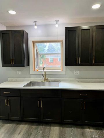 22442 W Chicago, Redford, MI 48239