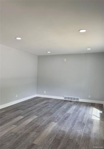 22442 W Chicago, Redford, MI 48239