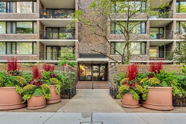 1555 N Sandburg Terrace 209K, Chicago, IL 60610
