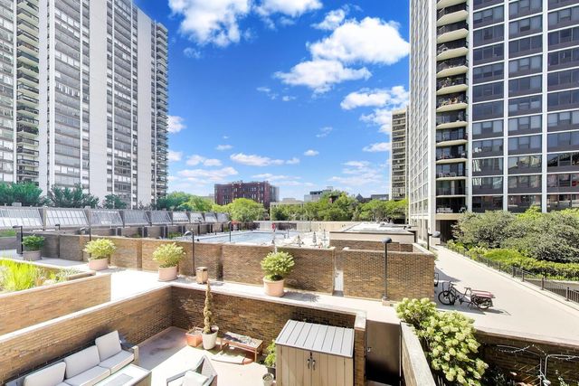 1555 N Sandburg Terrace 209K, Chicago, IL 60610