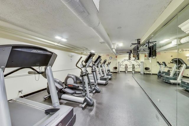 1555 N Sandburg Terrace 209K, Chicago, IL 60610