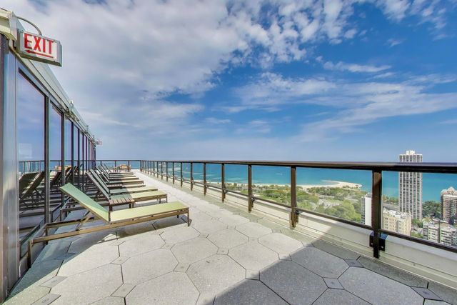 1555 N Sandburg Terrace 209K, Chicago, IL 60610