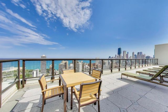 1555 N Sandburg Terrace 209K, Chicago, IL 60610
