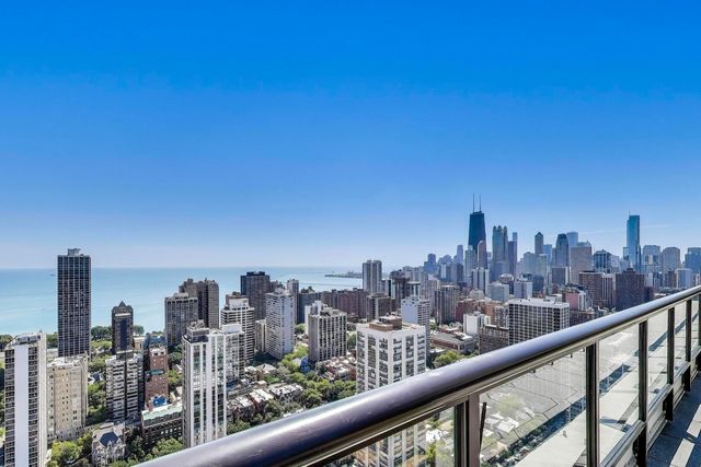 1555 N Sandburg Terrace 209K, Chicago, IL 60610