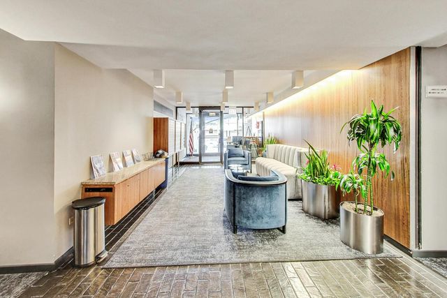 1555 N Sandburg Terrace 209K, Chicago, IL 60610