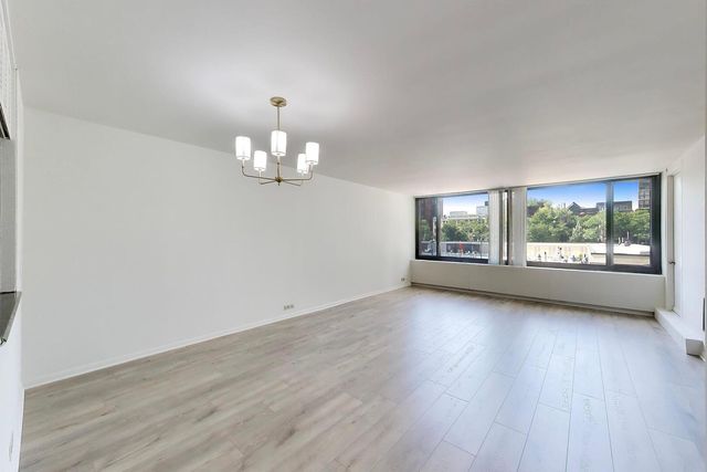 1555 N Sandburg Terrace 209K, Chicago, IL 60610
