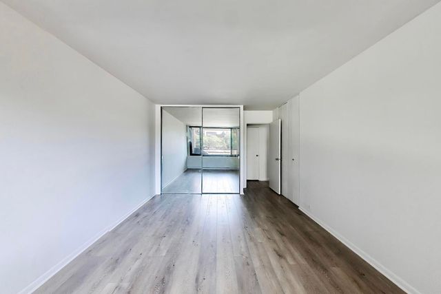 1555 N Sandburg Terrace 209K, Chicago, IL 60610