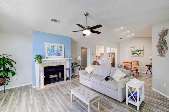 5051 Grande Dr H2, Pensacola, FL 32501