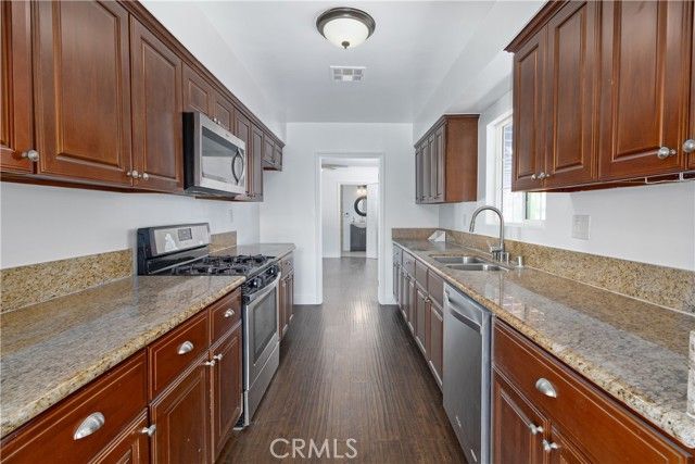 8546 Woodley Ave, North Hills (los Angeles), CA 91343