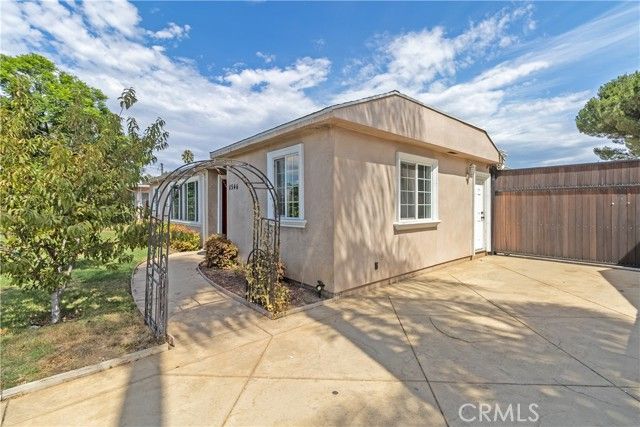 8546 Woodley Ave, North Hills (los Angeles), CA 91343