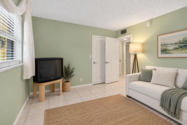 620 NE 12th Avenue 202, Hallandale Beach, FL 33009