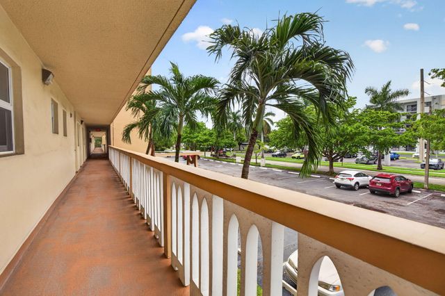 620 NE 12th Avenue 202, Hallandale Beach, FL 33009