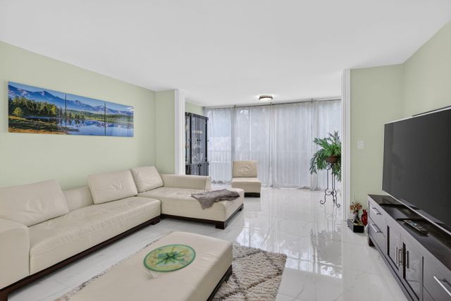 620 NE 12th Avenue 202, Hallandale Beach, FL 33009