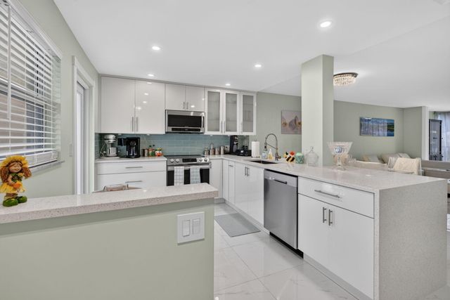 620 NE 12th Avenue 202, Hallandale Beach, FL 33009