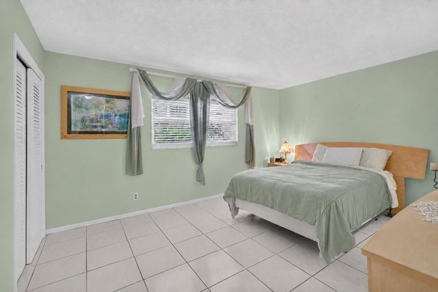 620 NE 12th Avenue 202, Hallandale Beach, FL 33009