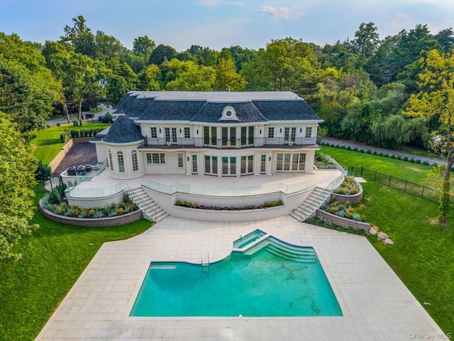 566 E Shore Road, Kings Point, NY 11024