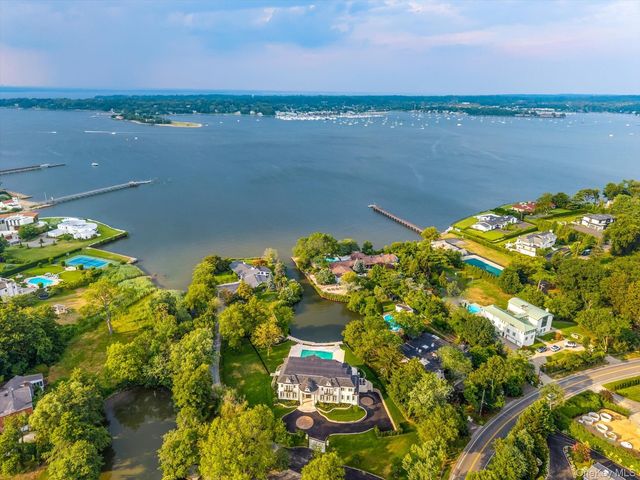 566 E Shore Road, Kings Point, NY 11024