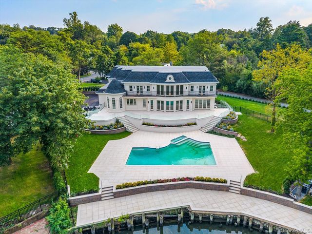 566 E Shore Road, Kings Point, NY 11024