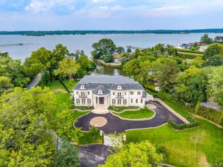 566 E Shore Road, Kings Point, NY 11024