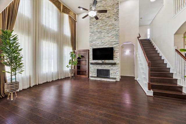 2328 Shadow Falls Lane, Pearland, TX 77584