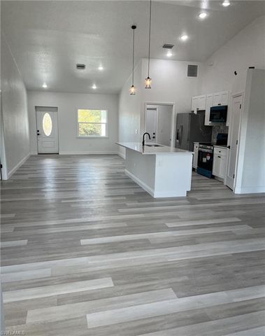 1610 Robert AVE, Lehigh Acres, FL 33972