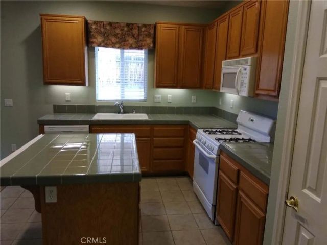 16147 Winona, Victorville, CA 92395