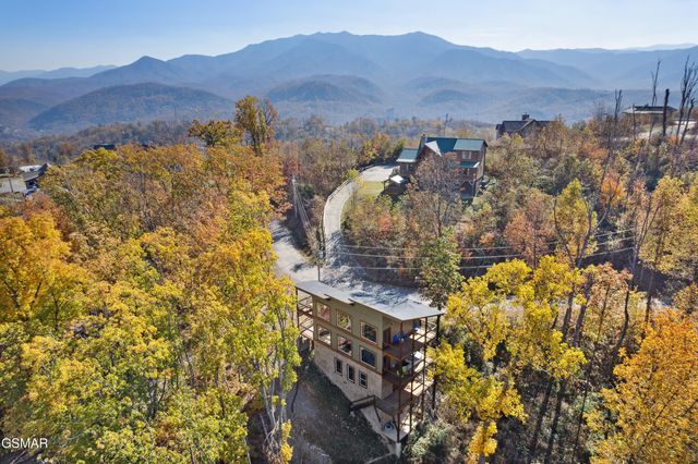764 Chestnut Drive, Gatlinburg, TN 37738