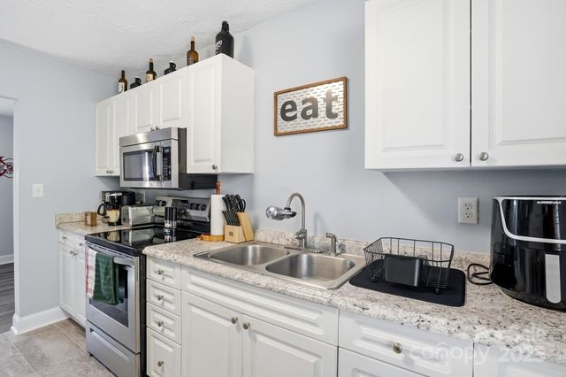 910 Roosevelt Street, Badin, NC 28009