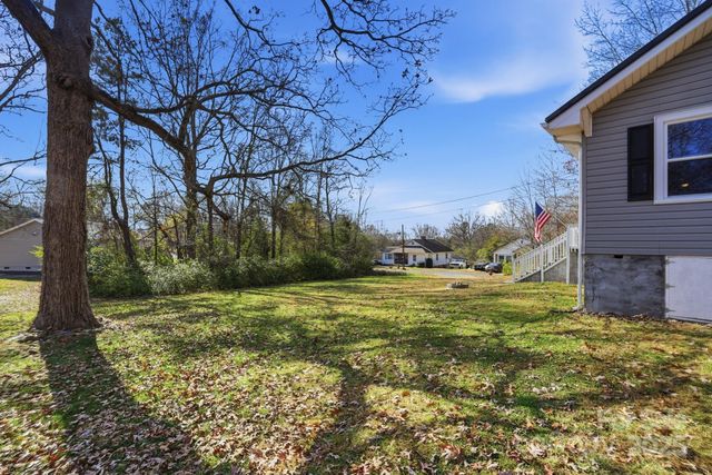 910 Roosevelt Street, Badin, NC 28009