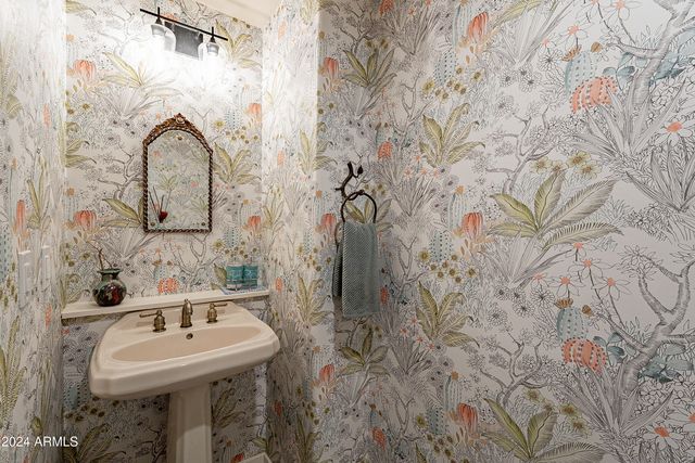 36601 N MULE TRAIN Road B14, Carefree, AZ 85377