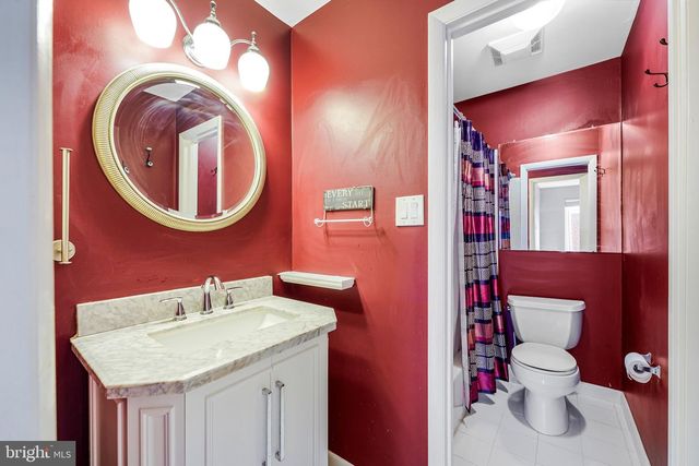 12021 INSHA CT, Reston, VA 20191