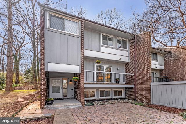 12021 INSHA CT, Reston, VA 20191