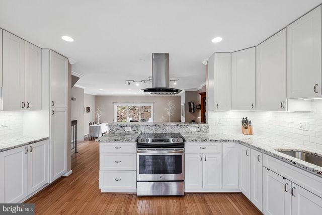 12021 INSHA CT, Reston, VA 20191