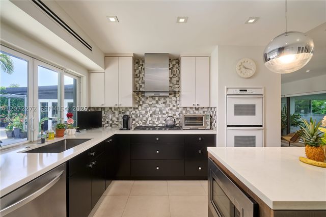 2155 NE 191st Dr, North Miami Beach, FL 33179
