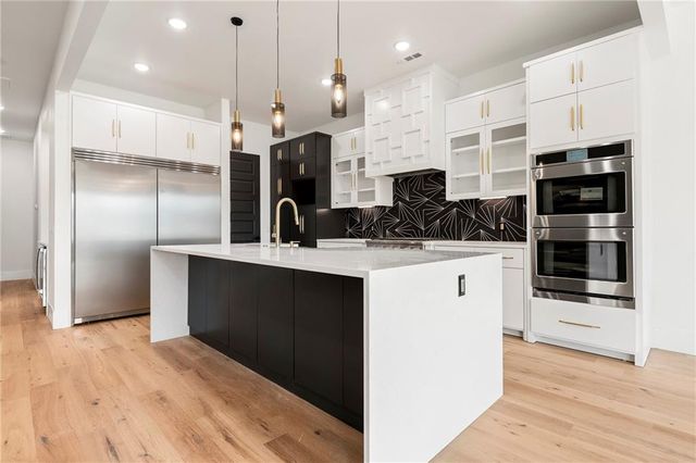 4413 S 88th Street, Bentonville, AR 72713