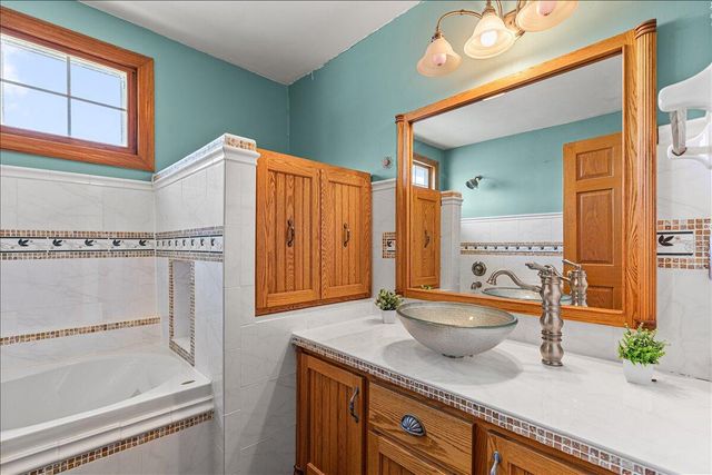 3559 North Shore DRIVE, Hubertus, WI 53033