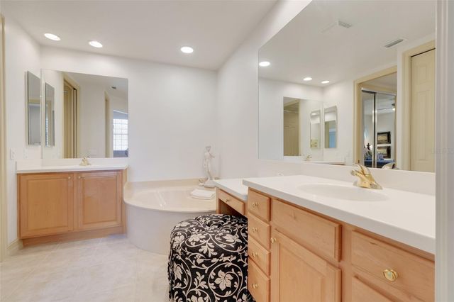 26206 AVENIDA LAS COLINAS 4A, Howey In The Hills, FL 34737