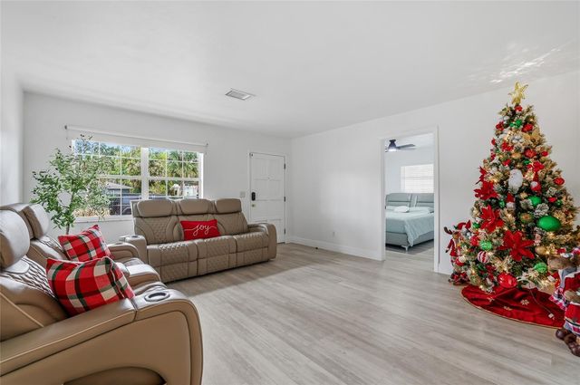 9402 N NEWPORT AVENUE, Tampa, FL 33612