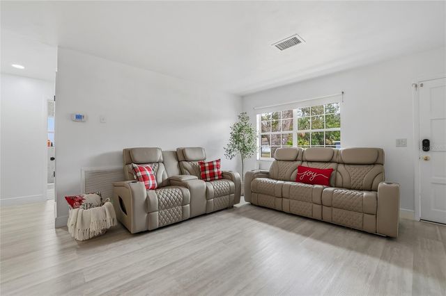 9402 N NEWPORT AVENUE, Tampa, FL 33612