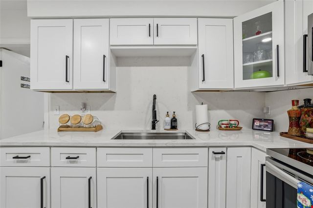 9402 N NEWPORT AVENUE, Tampa, FL 33612