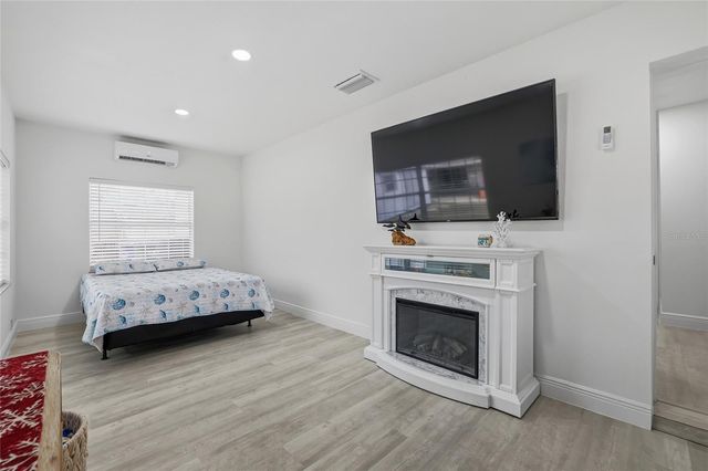 9402 N NEWPORT AVENUE, Tampa, FL 33612